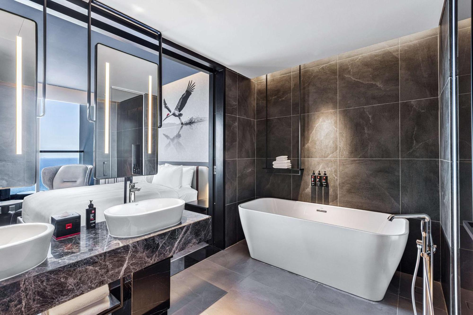 Hotel Radisson Red Danang Zewnętrze zdjęcie