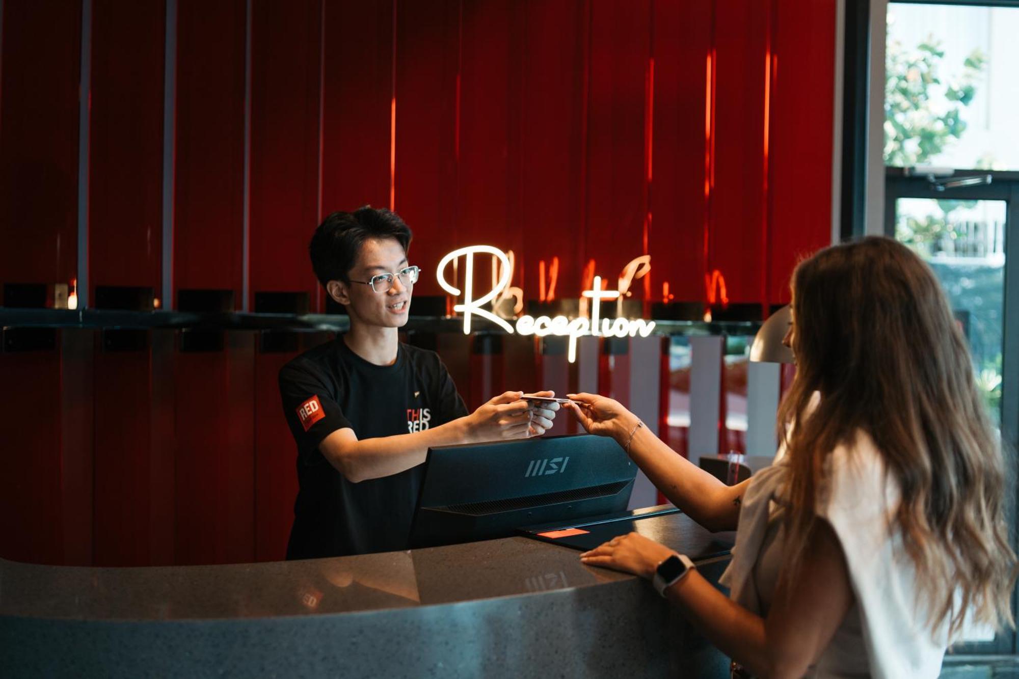 Hotel Radisson Red Danang Zewnętrze zdjęcie